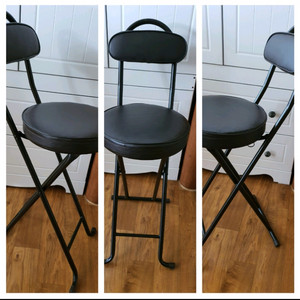 바의자 같은것3개 저렴하게 3만원 각각 판매됨 튼튼하고 깔끔