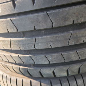 245/40R19 타이어