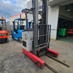 새배터리급 장착된 최신형 니찌유 입식 1.5톤 전동지게차 삼단마스트6.3M인상 900만