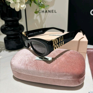 미우미우 블랙 선글라스