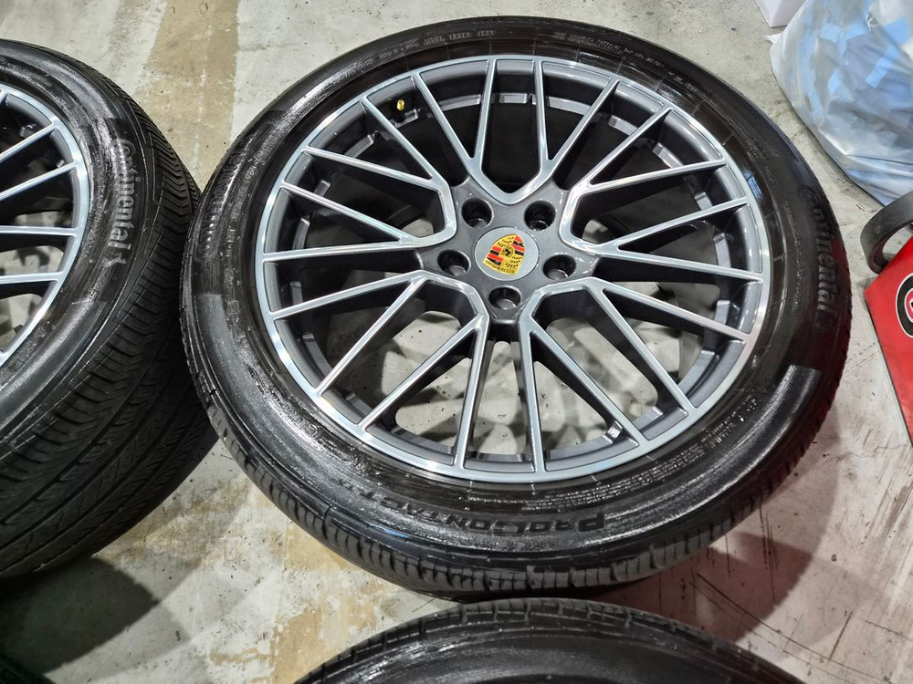 포르쉐 카이엔RS스파이더 21인치 순정 휠타이어 판매합니다--2