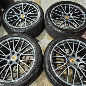 포르쉐 카이엔RS스파이더 21인치 순정 휠타이어 판매합니다