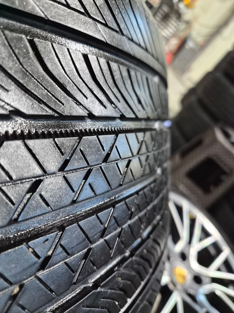 포르쉐 카이엔RS스파이더 21인치 순정 휠타이어 판매합니다--5