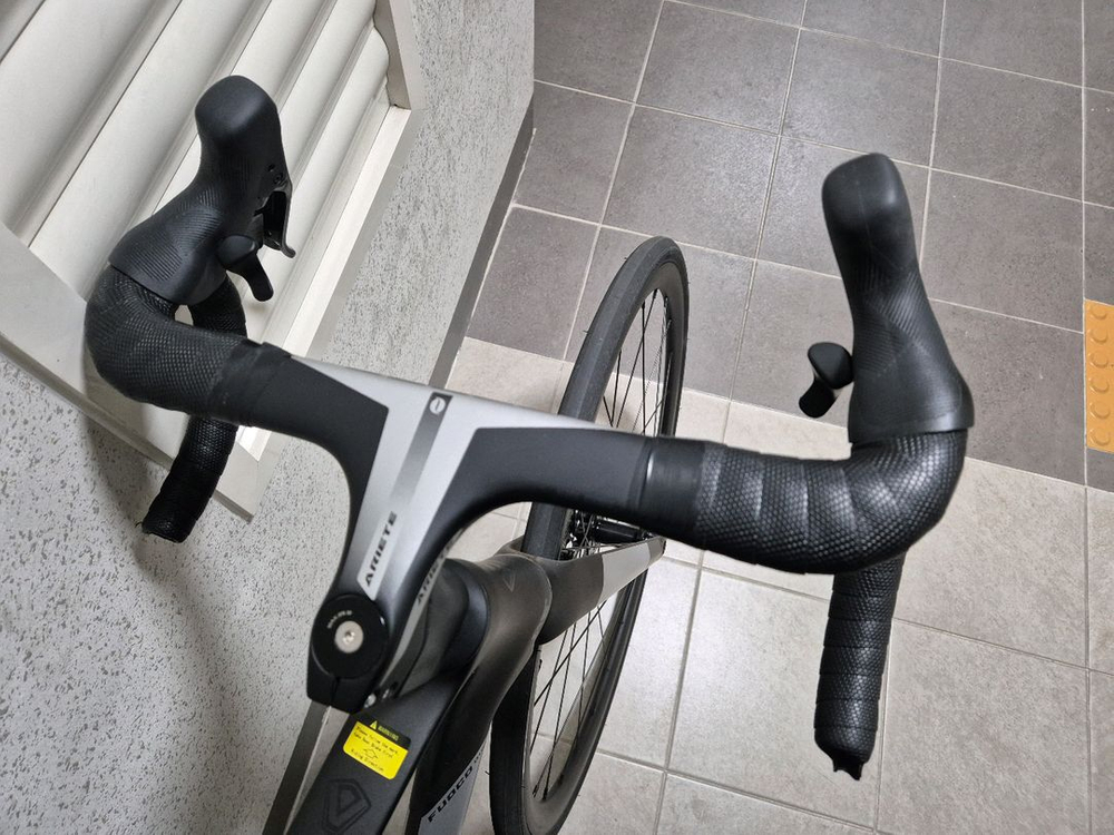 자바 푸오코 se 카본 로드자전거 m사이즈 팝니다.--2