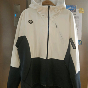 데상트 후드집업