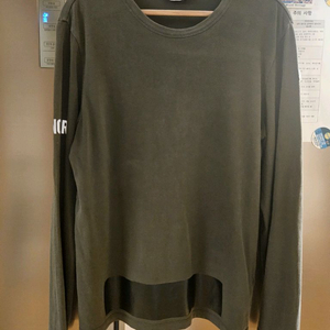 몽클레어 카키 티셔츠