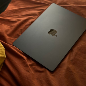맥북에어 M4 13인치 256G 팝니다. 에케플 O