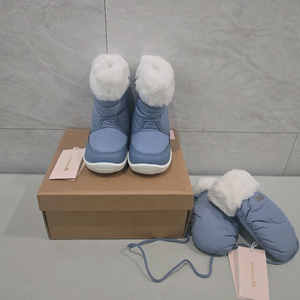 밍크뮤 아기 겨울 부츠와 벙어리 장갑 세트 (새상품)