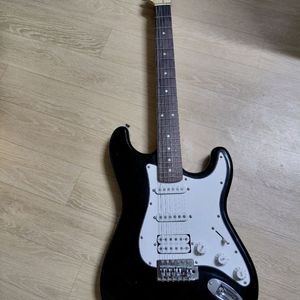 일렉 기타 줄 교환 완료