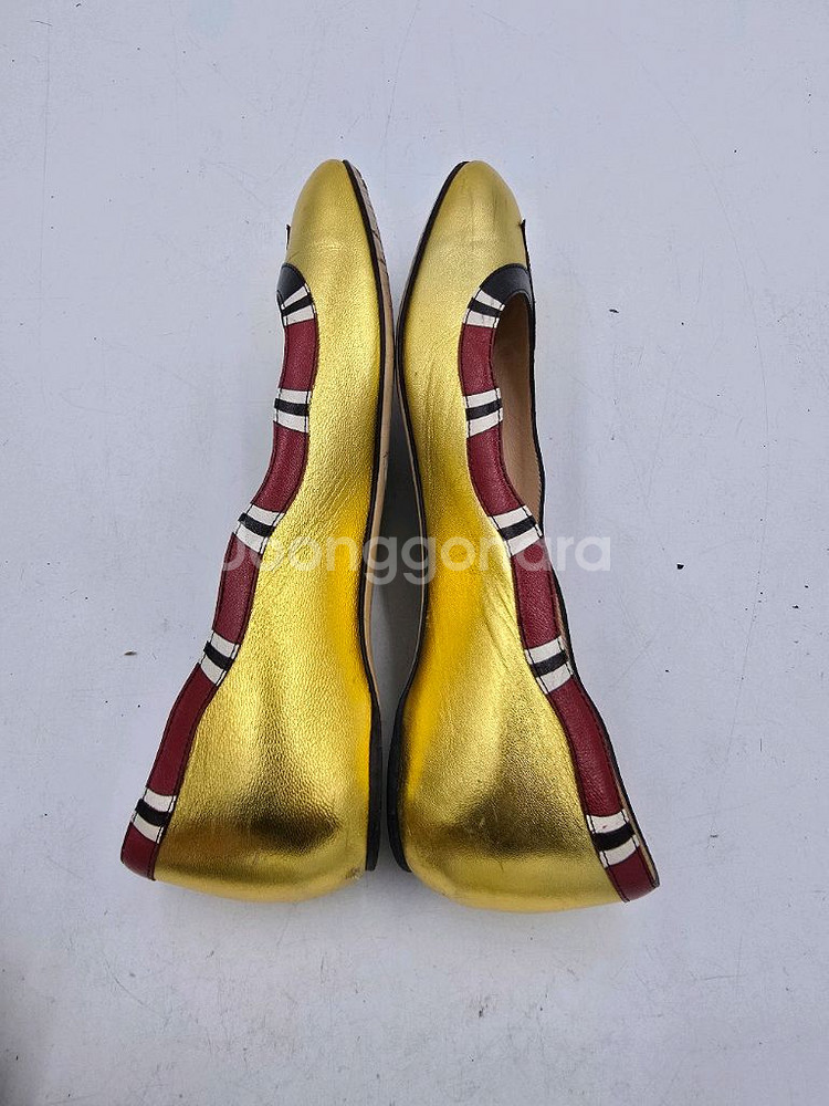 [GUCCI 골드 뱀 디테일 플랫슈즈 / 36사이즈]--2