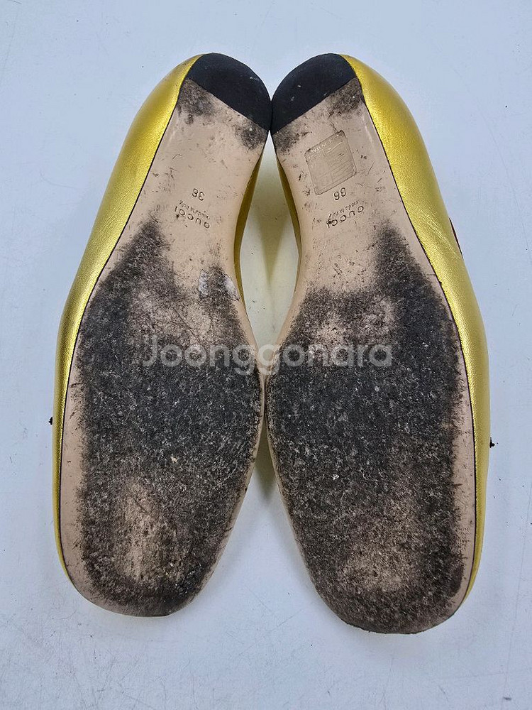 [GUCCI 골드 뱀 디테일 플랫슈즈 / 36사이즈]--4