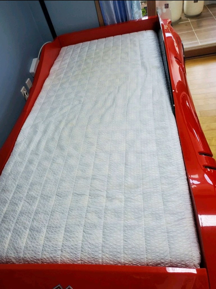 페라리 자동차침대 이미지