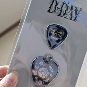 어거스트 디 투어 굿즈, 기타 피크