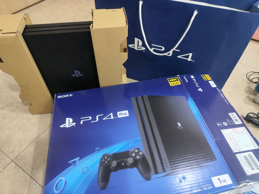 PS4 플스4 pro CUH-7218B 1TB / 타이틀 4개 포함--1