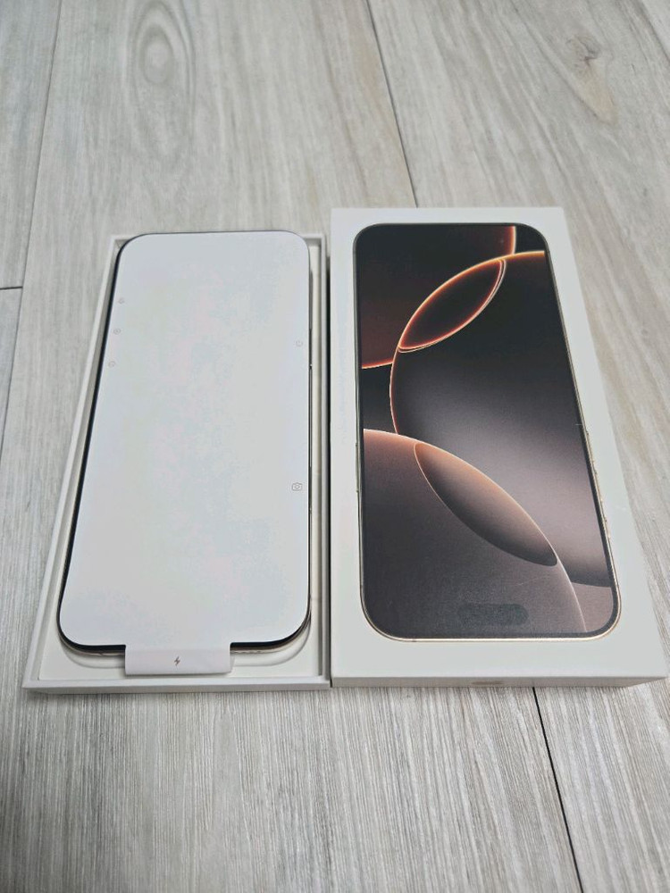 새상품)아이폰16 프로맥스 256G 데저트티타늄 리퍼 새상품 판매.--1