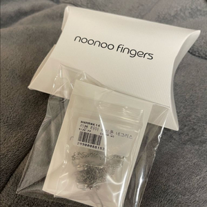 [새상품]누누핑거스 리본 타이 헤드폰 목걸이 실버