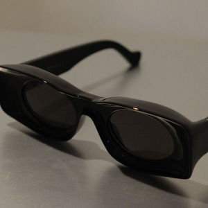 로에베 블랙 선글라스