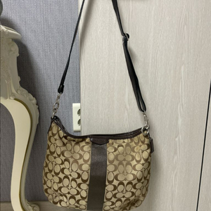 코치 시그니처 크로스백