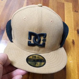 DC로고 겨울 스냅백 (59.6cm)