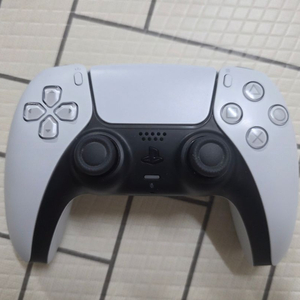 PS5 듀얼센스 컨트롤러(왼쪽스틱 쏠림현상있음)