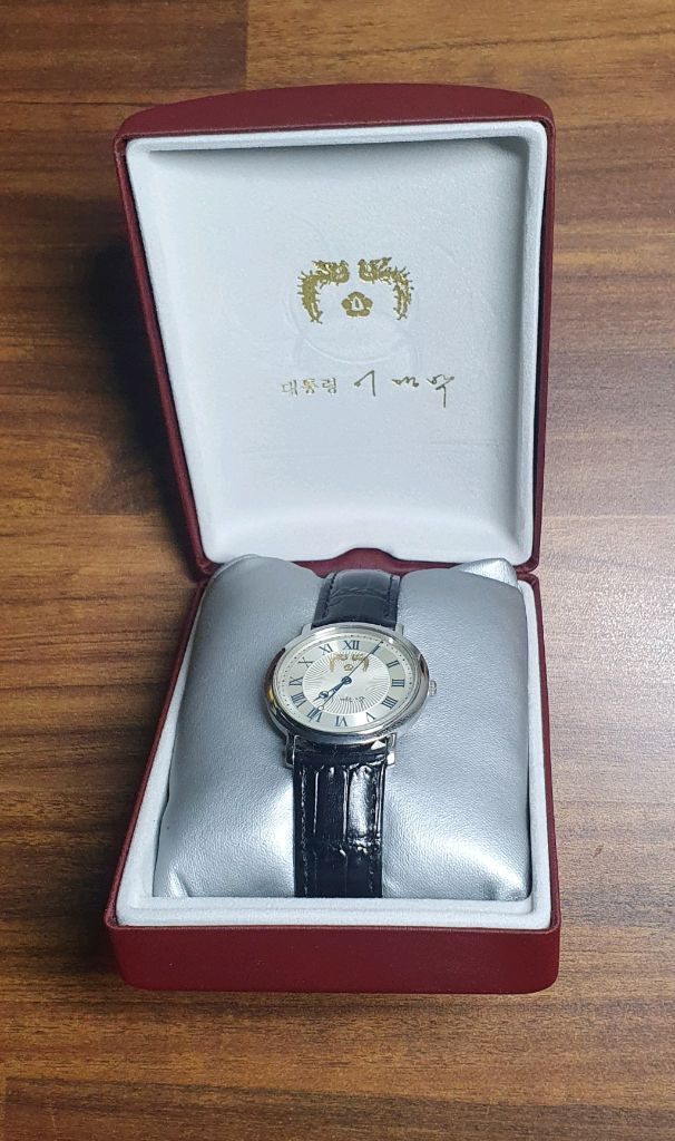 이명박대통령 손목시계--2