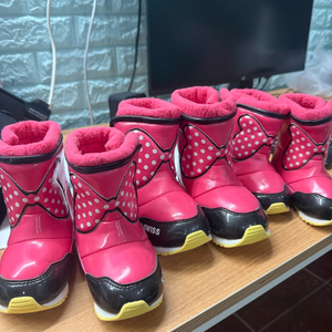 여자아이 겨울 털신발 팝니다.