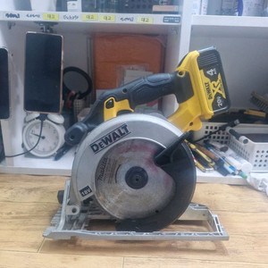 [정품]디월트충전원형톱 DCS391 충전스킬 본체만.A+++급