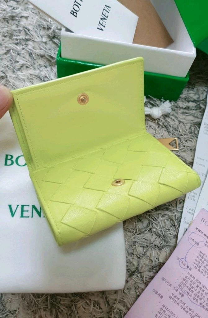 보테가베네타 인트레치아토 삼단 미니 반지갑 판매해요 이미지