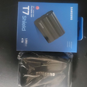 삼성 T7 Shield 4TB 외장하드 미개봉 새제품 팝니다