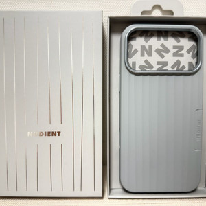 누디언트 볼드케이스 아이폰17 프로맥스 어반그레이 색상 팝니다.