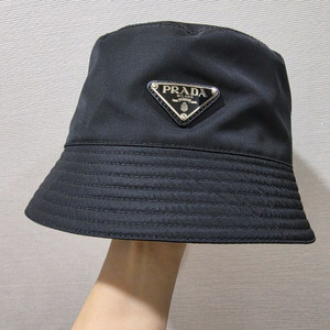 프라다 리나일론 버킷햇 M사이즈 이미지