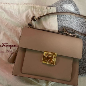 페라가모 토트 숄더 크로스백 이미지