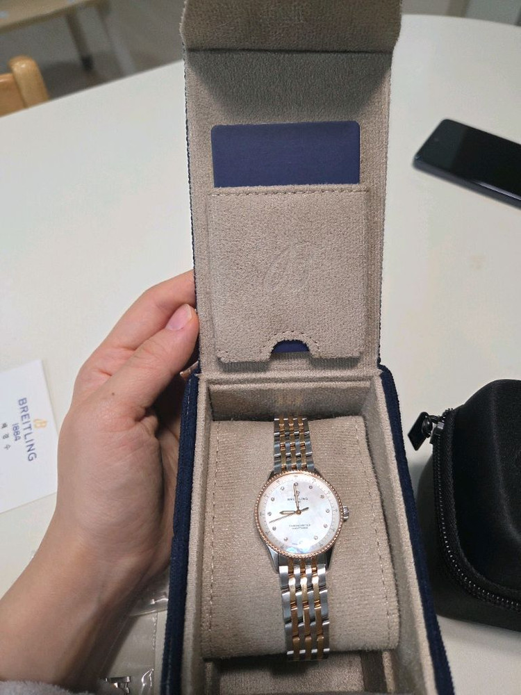 브라이틀링 내비타이머 32 콤비 자개 다이아 풀박스--7