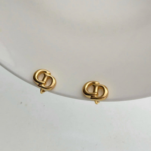 크리스찬디올 귀걸이 ( 샤넬 구찌 디올 펜디 프라다 셀린느 보테가 로저비비에 마놀로블라닉 산드로 마쥬