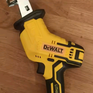 디월트 18볼트~20볼트 호환용 무선자동톱 본체 팝니다