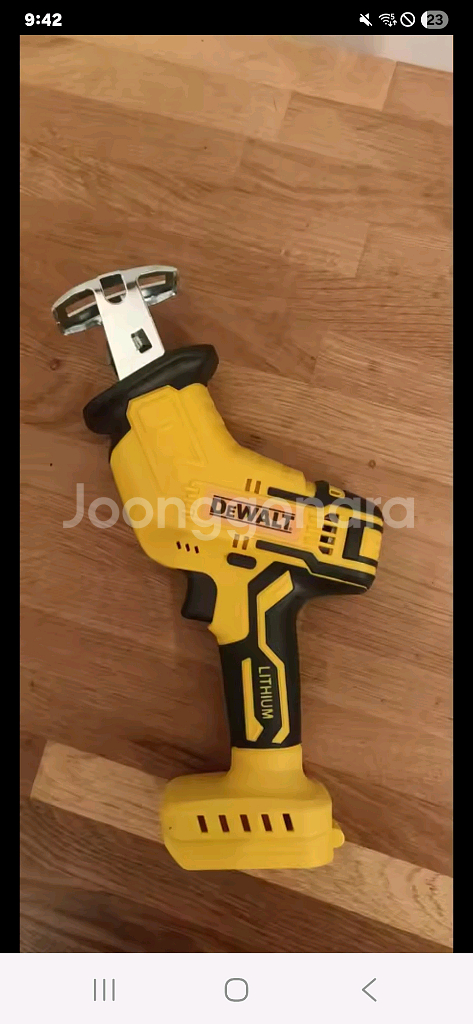 디월트 18볼트~20볼트 호환용 무선자동톱 본체 팝니다--1