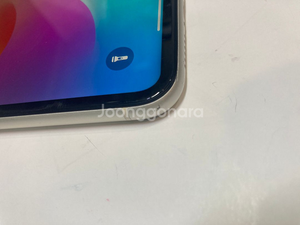 아이폰 11 화이트 64기가 외장 아주깨끗 팝니다.(17만원)--3
