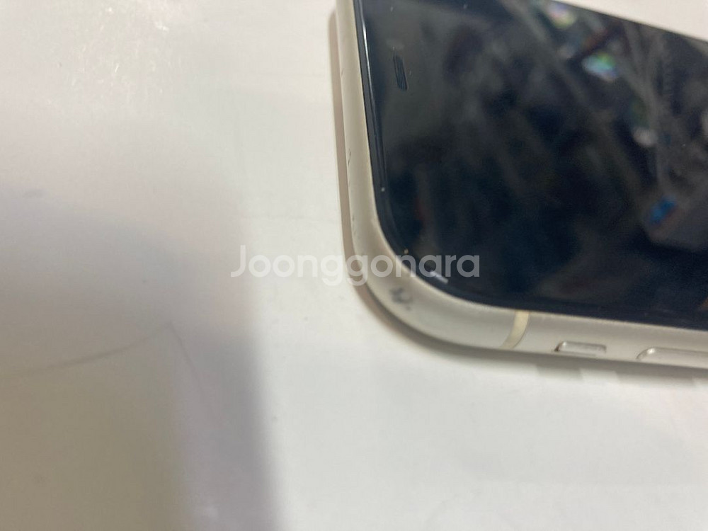 아이폰 11 화이트 64기가 외장 아주깨끗 팝니다.(17만원)--6