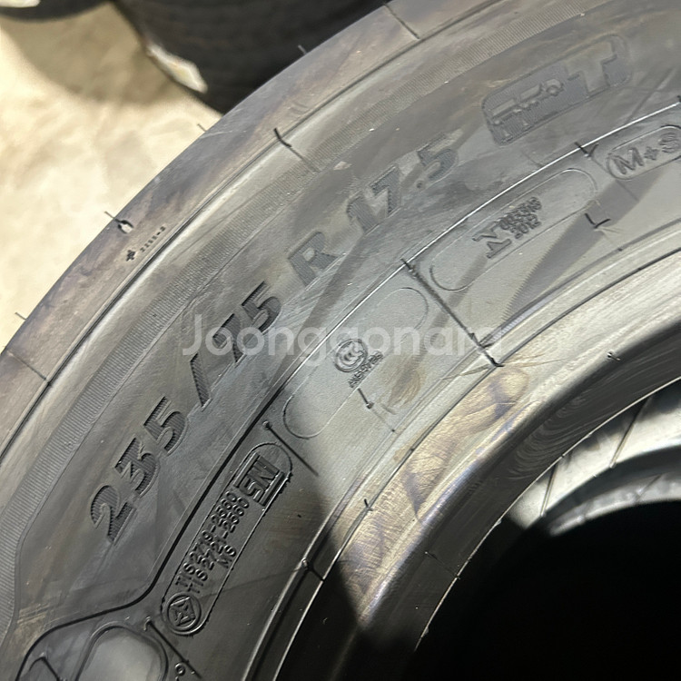 미쉐린 235/75R17 트럭 타이어 T패턴--2