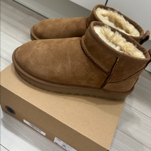 새상품/정품 UGG 어그 울트라 미니 클래식 1116109 US6
