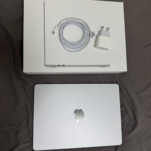 맥북에어 M2 / 13인치 / 512G / 램16