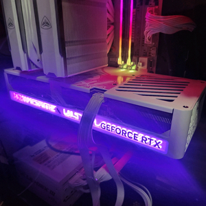 5080 컬러풀 화이트 그래픽카드