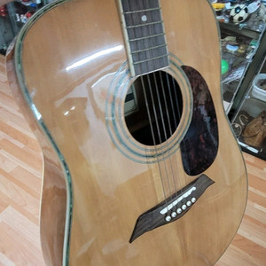 DAME (데임) LILIES70 SP 솔리드 스프루스 통기타 판매합니다전문 판매 업자 아닙니다 마지막 남은 기타