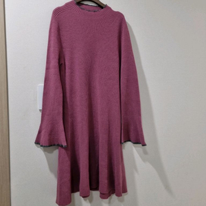 듀엘 양모골지 니트 플레어 원피스