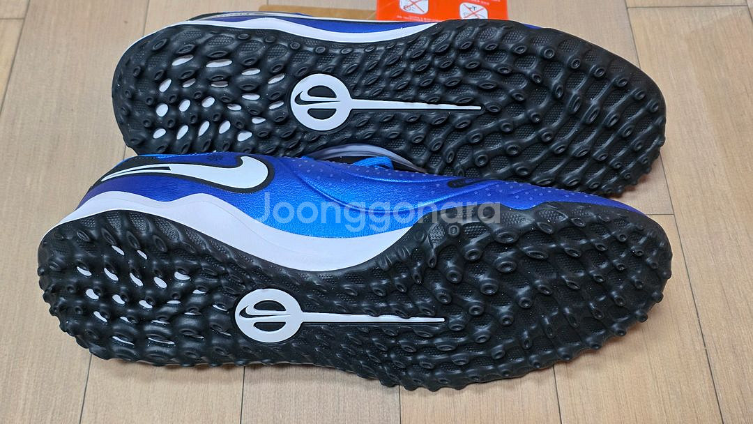 [새제품] 나이키 티엠포 레전드 10 아카데미 TF 275mm 풋살화--2