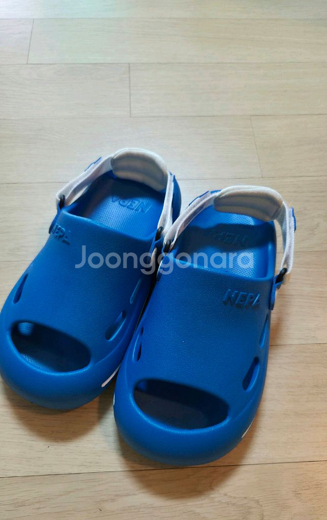 네파 키즈 220사이즈 샌들--0