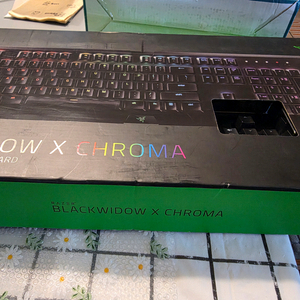 레이저 블랙위도우 크로마 게이밍 키보드 민트급