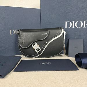 디올 메신저백 새들 스트랩백