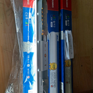 번개표 주광색 30W LED 일자등 새 것 4개 팝니다.