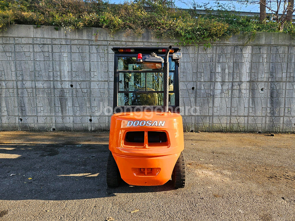 중고지게차 두산 D30S-5 디젤 3톤 지게차(사이드쉬프트, 반캐빈, 통타이어)--3